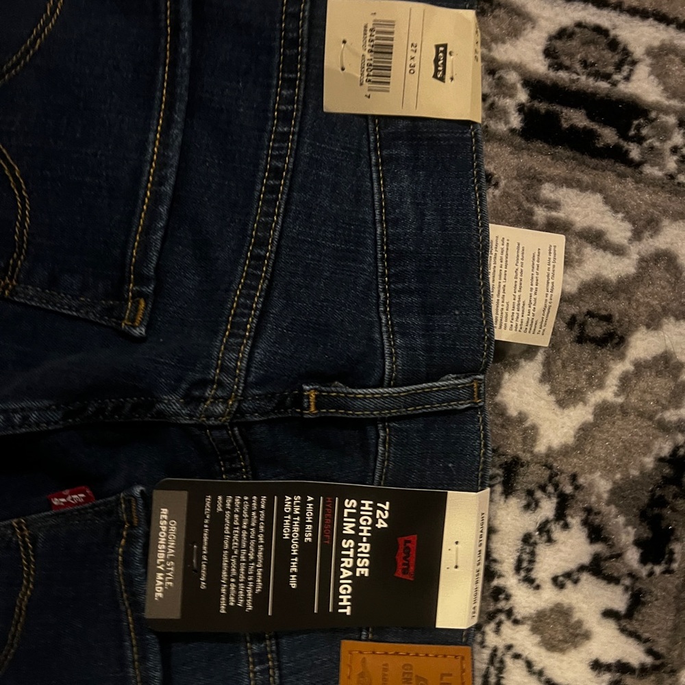 NWT LEVIS Premium 724 High-Rise Slim Straight Fit - Picture 3 of 3